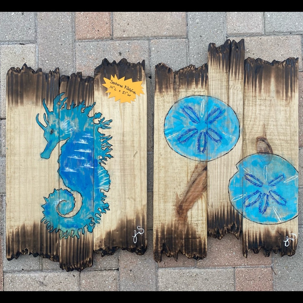 Seahorse & sand dollars